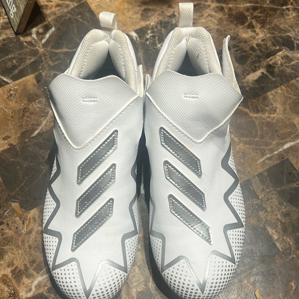 Boys FreakSpark” white” Grade School Football Cleats-size 3 1/2.